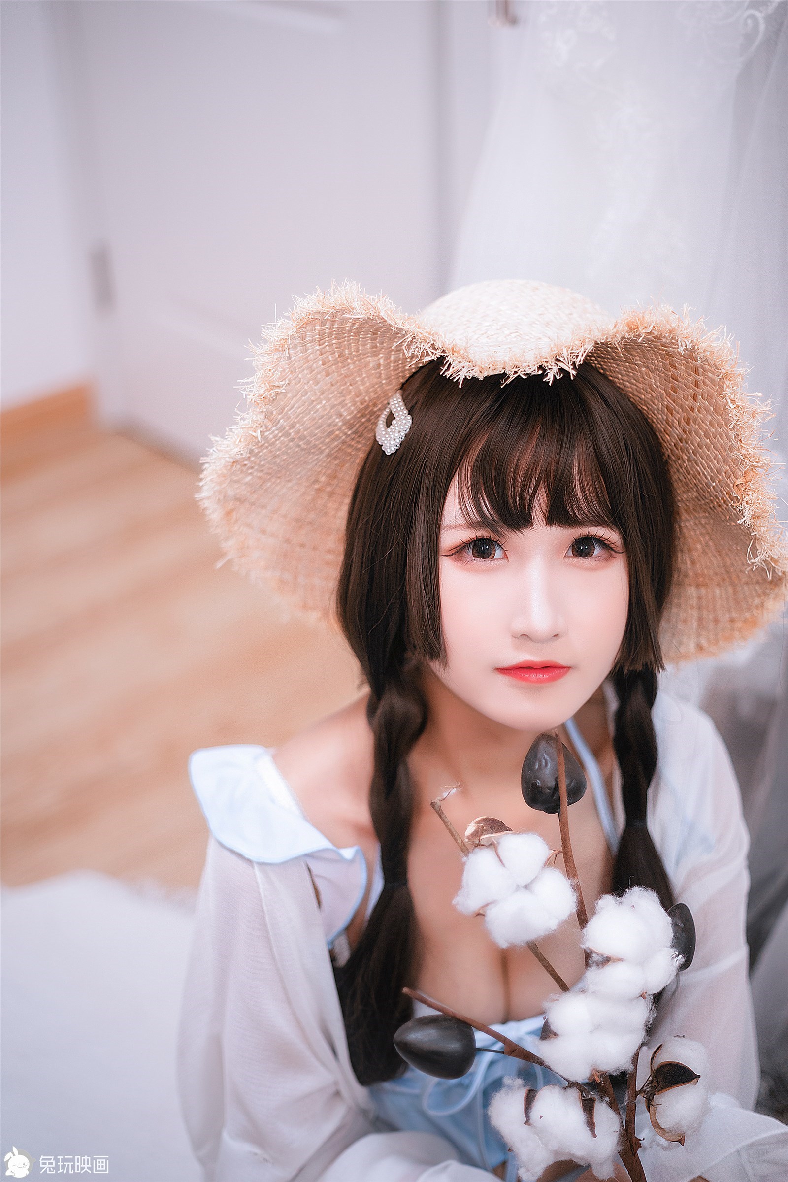 Summer in Room VOL.057, Rabbit Playing with Pictures(14)